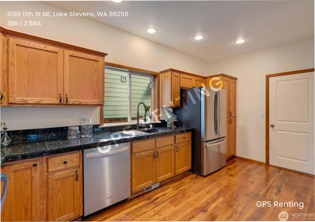 Building Photo - Stylish 3-Bedroom Home in Prime Lake Steve...