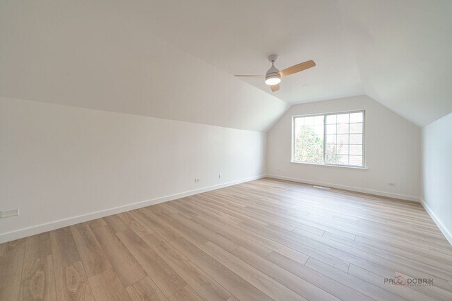 Building Photo - 178 W Hampton Dr