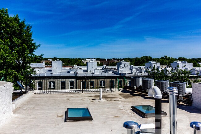 Building Photo - 18-28-28 George St