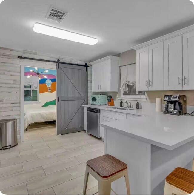 Building Photo - 8411 Garden Parks Dr