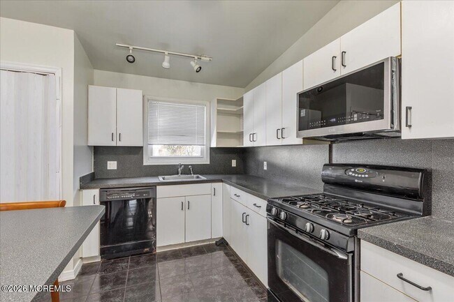 Building Photo - 301 Norwood Ave