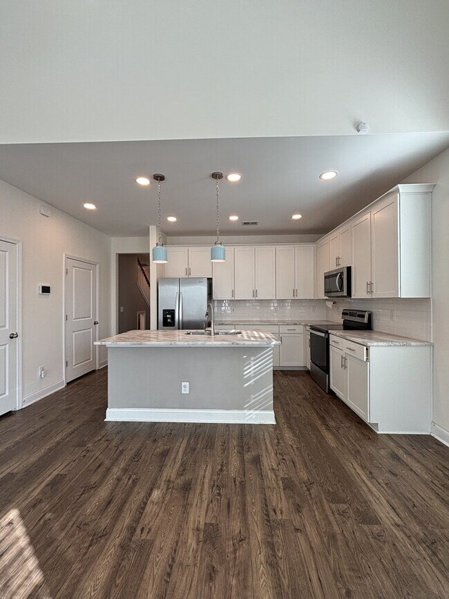 Building Photo - 608 Ravensridge Ln