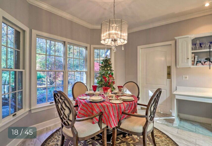 Eat in z kitchen over looking the forest - 234 Brookwood Dr