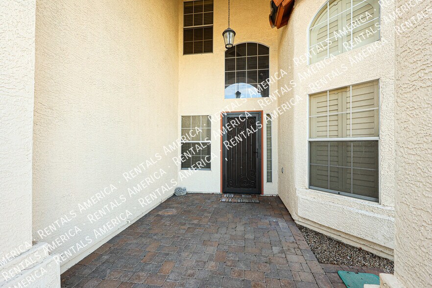 Building Photo - 5839 W Beryl Ave