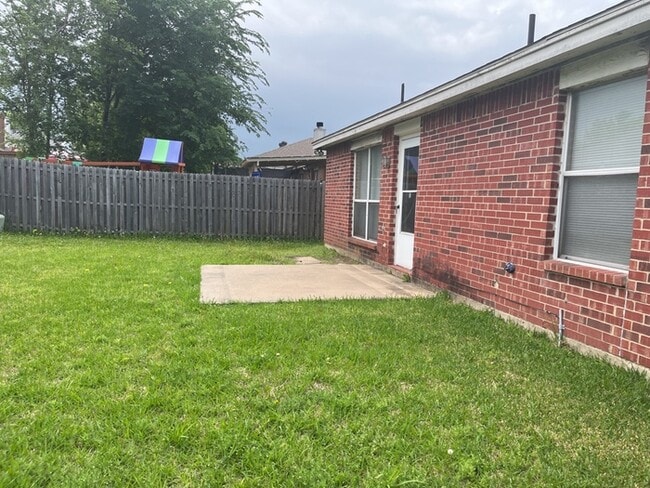 Building Photo - Beautiful Mansfield home! Fresh paint, clean, and renovated!