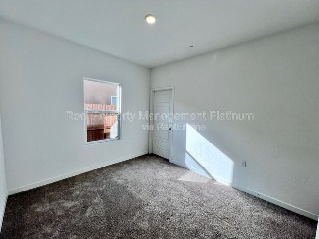 Building Photo - 6088 E Giavanna Ave