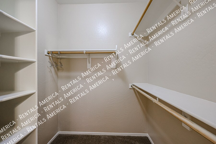 Building Photo - 17518 W Lisbon Ln