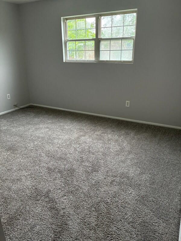 Building Photo - 136 Maple Ave