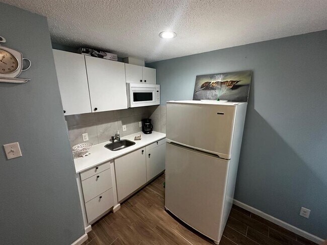 Building Photo - 4730 Cairnsean St