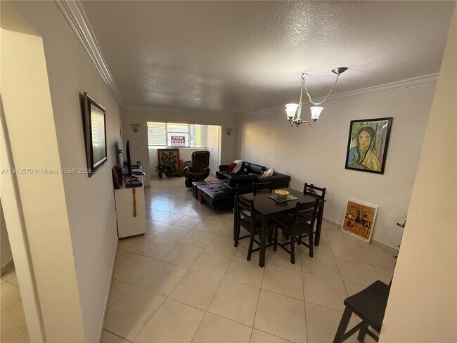 Primary Photo - 1555 W 44th Pl