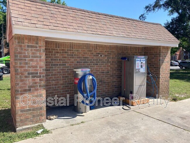 Building Photo - 10200 Gandy Blvd N
