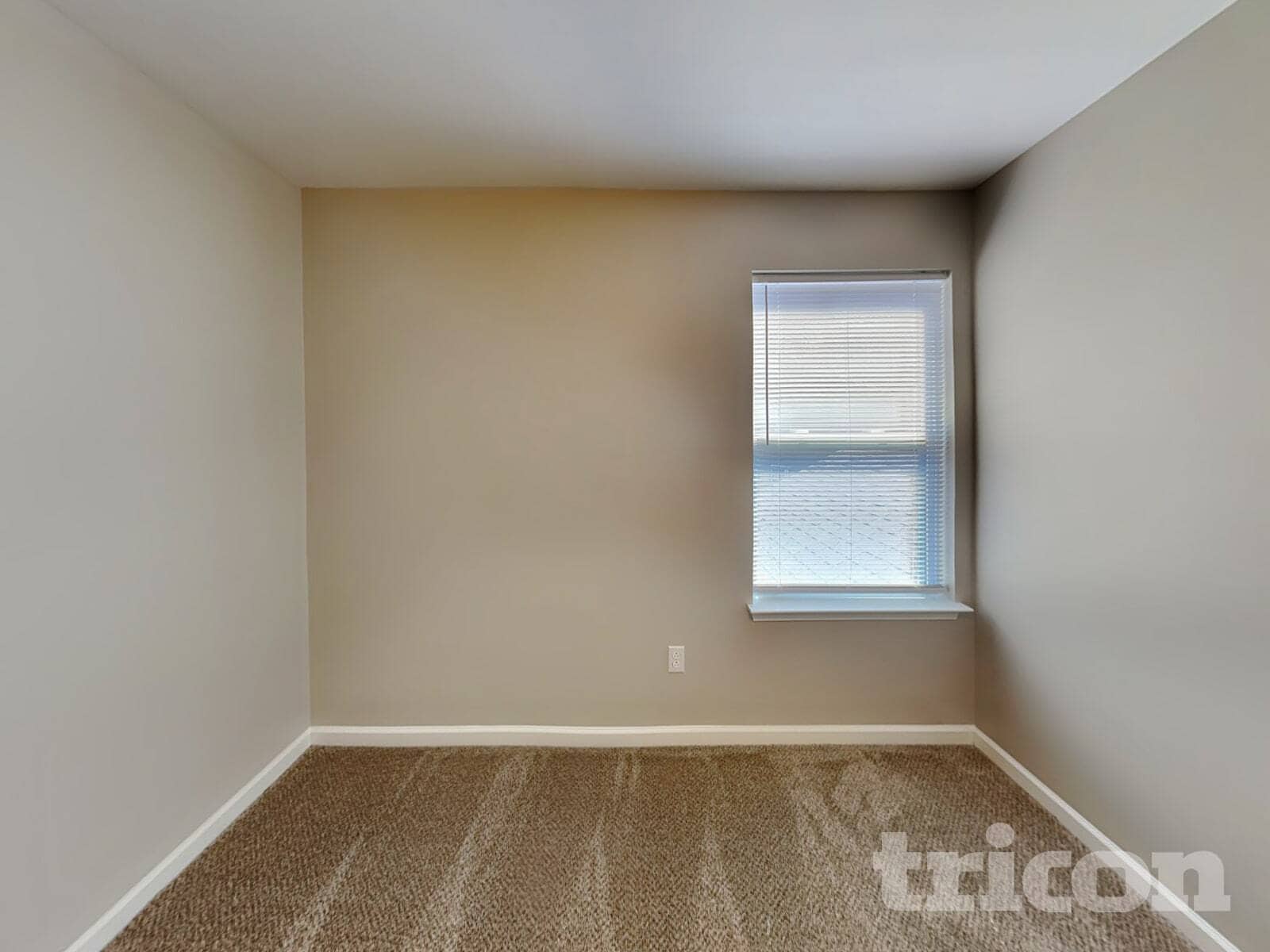 Building Photo - 704 Rocky Grove Glen