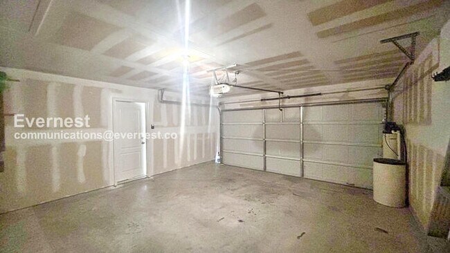 Building Photo - 129 Snowflake Dr