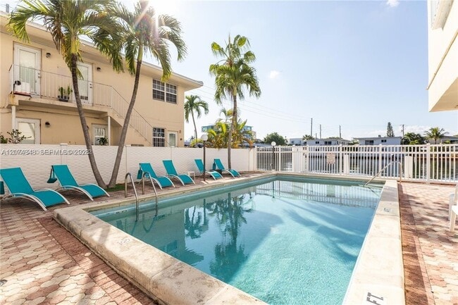 Building Photo - 8530 Byron Ave
