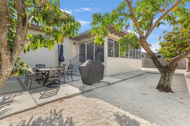 Building Photo - 7915 SW 23rd St