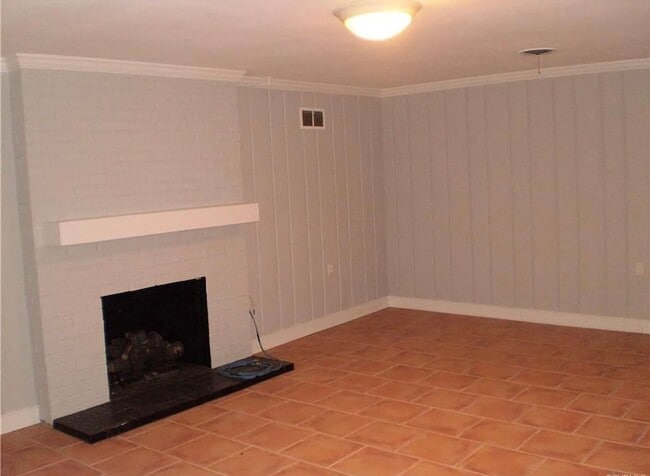 Building Photo - Beautifully Renovated 4bdrm/2.5bth Tri-Level Home Located on a Large Lot in Henrico County!!