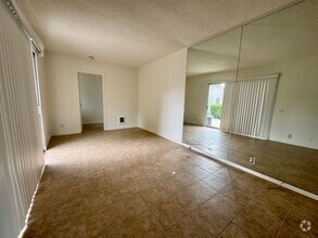 Building Photo - Great Santa Monica Location! Walking Dista...