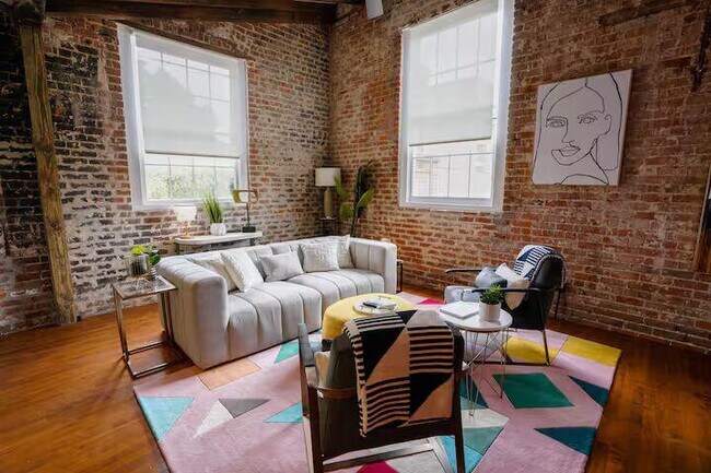 Building Photo - 709 Jackson Ave