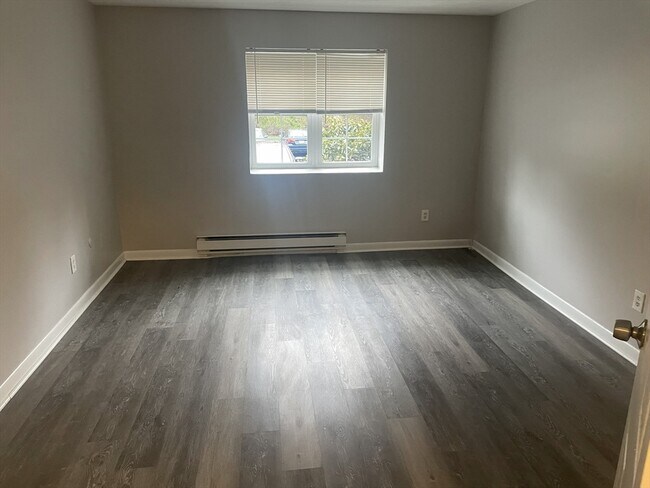 Building Photo - 55 Elmwood Park