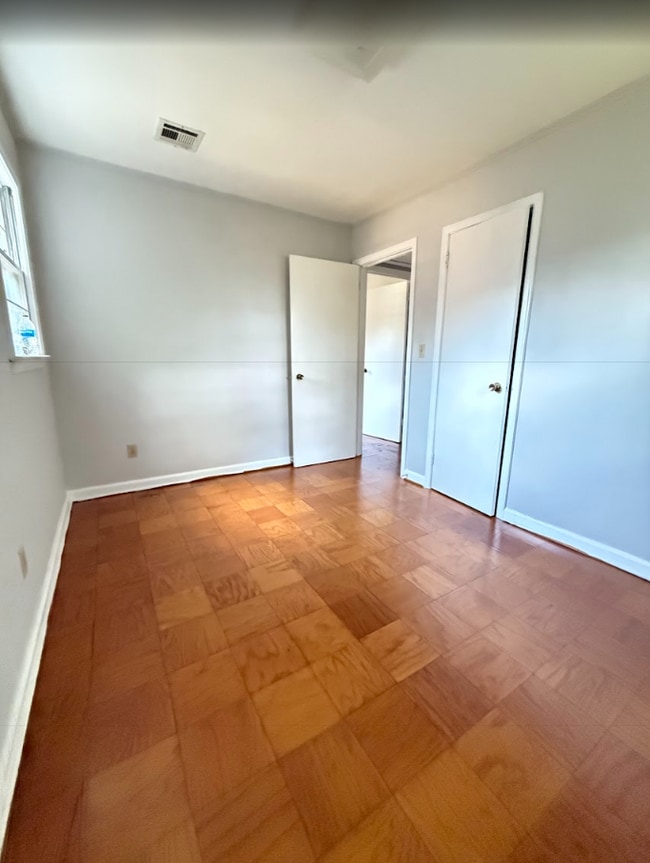 Building Photo - 225 Park Manor Dr