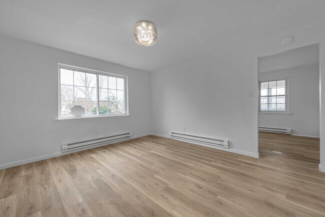 Building Photo - 461 Hale St