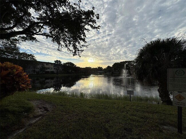 Building Photo - 3531 NW 50th Ave