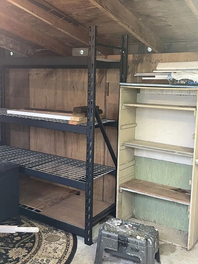 Building Photo - Well Maintained, 2-Bedroom, 1-Bath Home Cl...