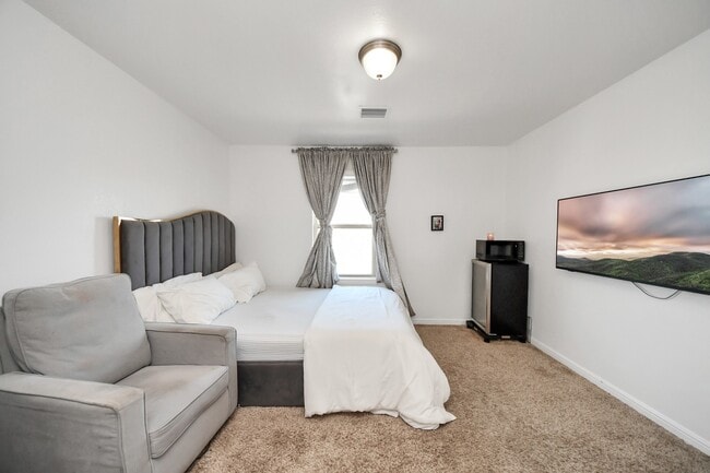 Building Photo - 8111 Fairfield Mnr Wy