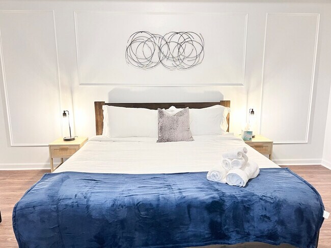 Building Photo - 6066 Barker Landing NE