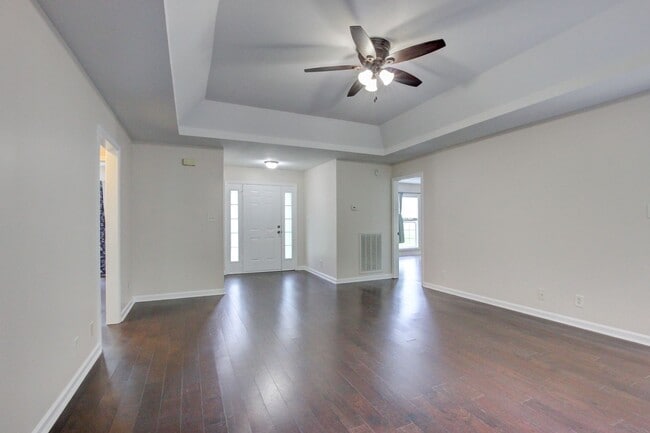 Building Photo - 3 bed 2 bath w sweet basement.  Go