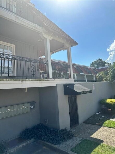 Building Photo - 3008 5th St