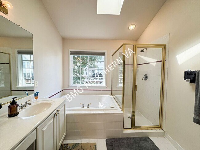 Building Photo - 46119 Geneva Terrace