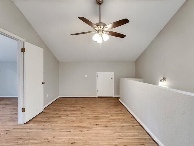 Building Photo - 2030 Lone Rock Dr