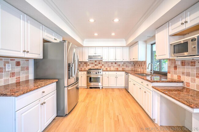 Building Photo - 5730 Vista Linda Ln