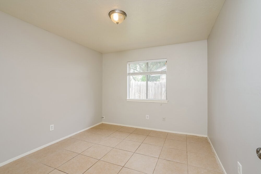 Building Photo - 16746 Summer Dawn Ln