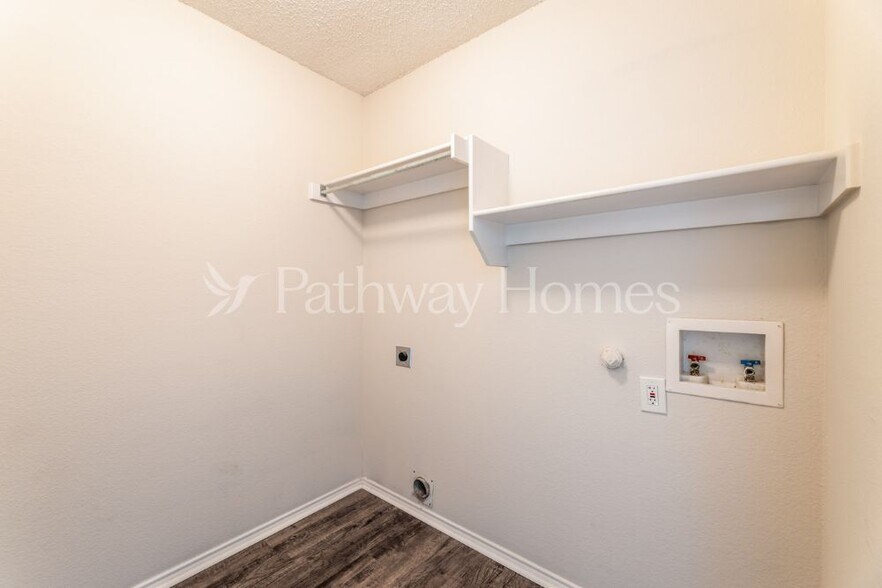 Building Photo - 1405 Dundee Dr