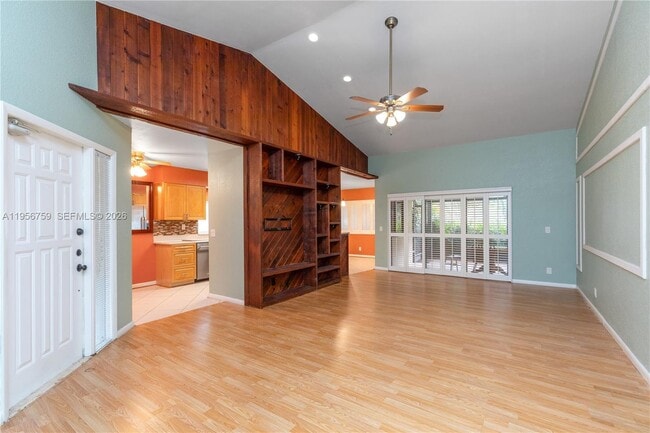 Building Photo - 9360 Chelsea Dr S