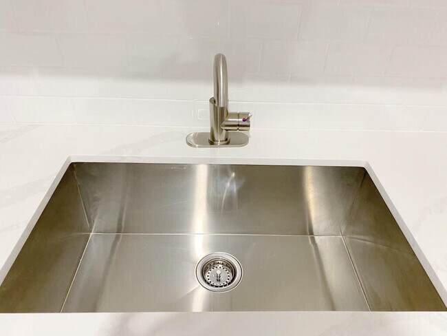 Building Photo - 2715 Ponce De Leon Blvd