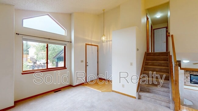 Building Photo - 2580 Lyncrest Dr