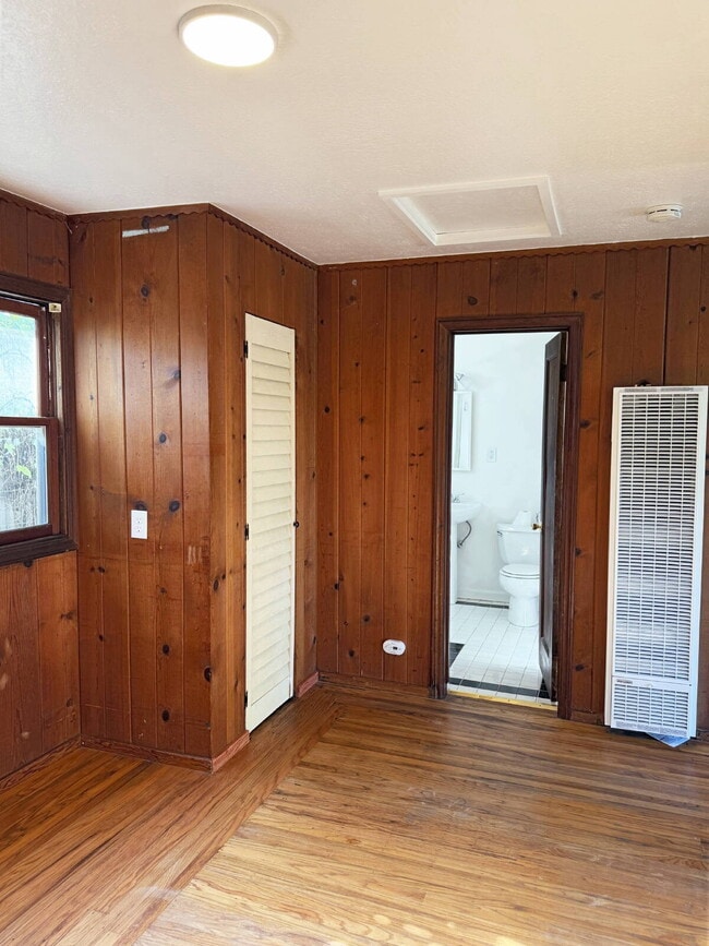 Building Photo - 1 Bed, 1 Bath in Glen Ellen