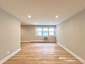 Building Photo - 1 bedroom in CHICAGO IL 60657