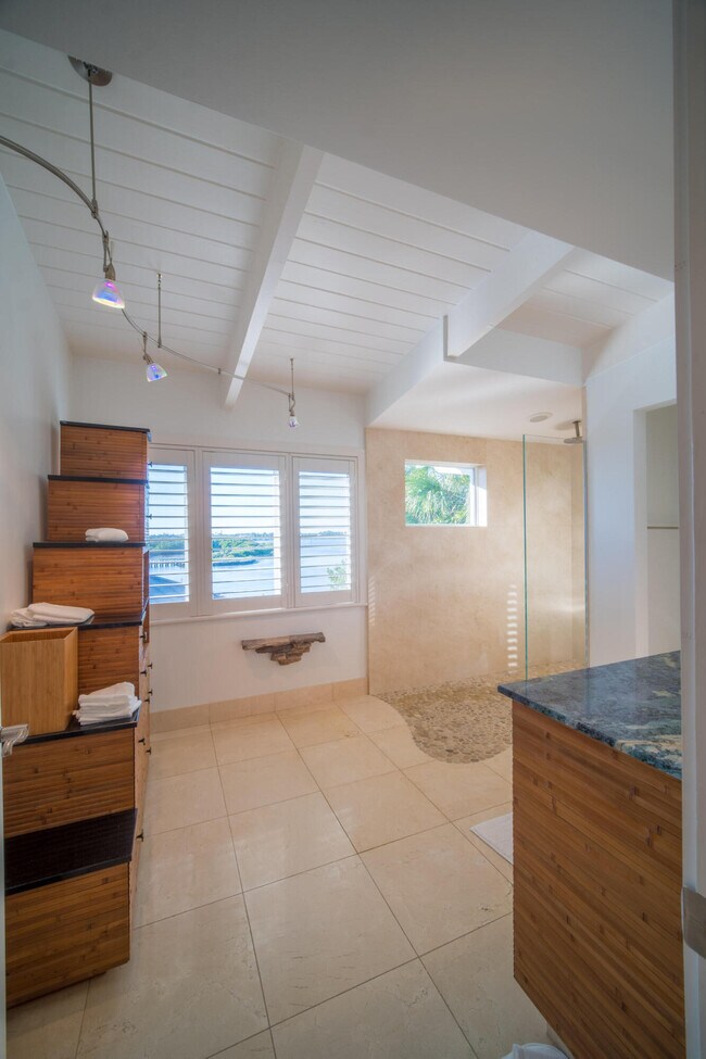 Building Photo - 4000 S Ocean Blvd