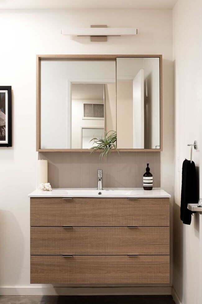 Interior Photo - Frame Mar Vista