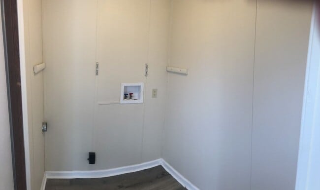 Building Photo - 3 BDR / 2BA in Private Community