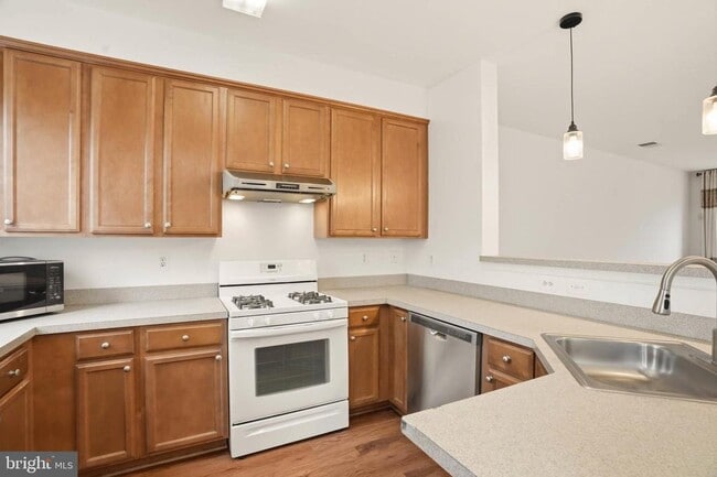 Building Photo - 108 Moore Dr