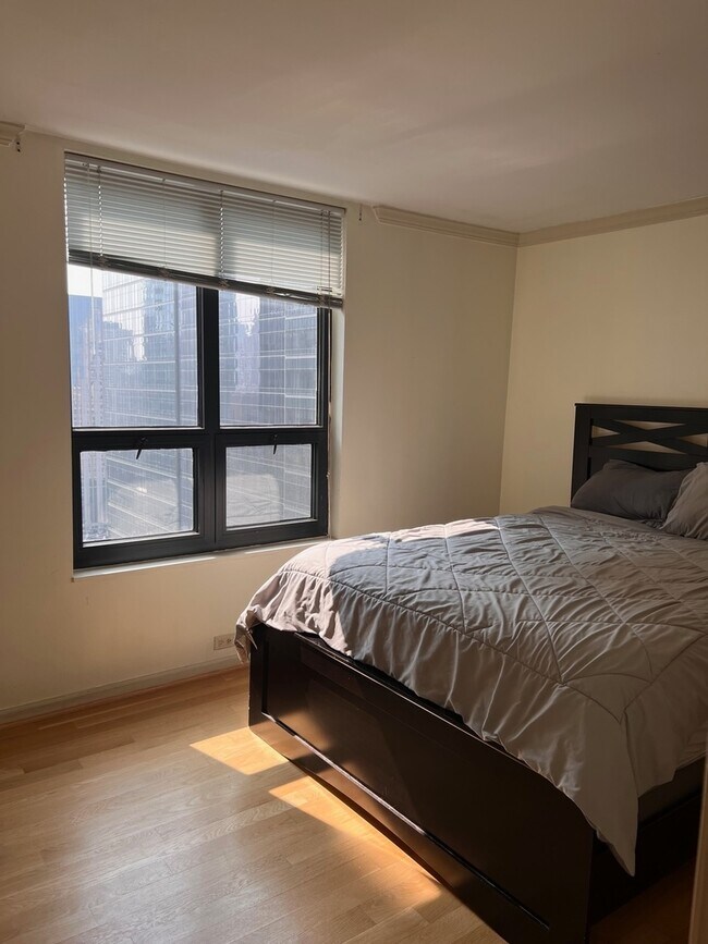 Building Photo - 401 E Ontario St