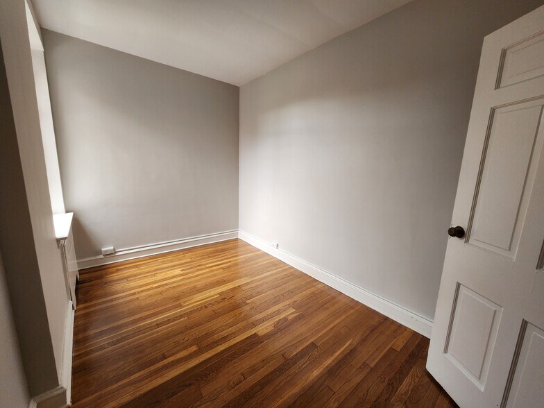 Building Photo - 105 Longwood Ave