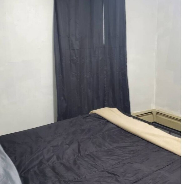 Building Photo - 528 W 4th St