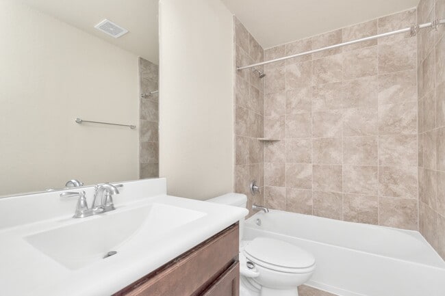 Building Photo - 3018 Shadowbrook Chase Ln