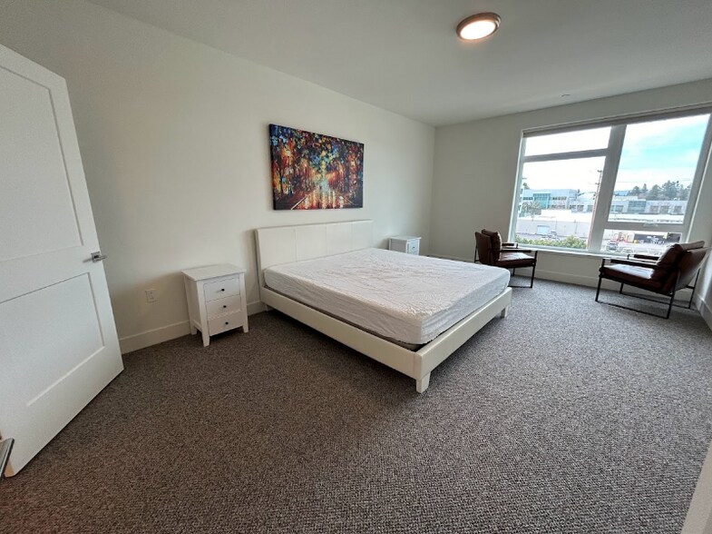 Building Photo - 3578 Rambla Pl